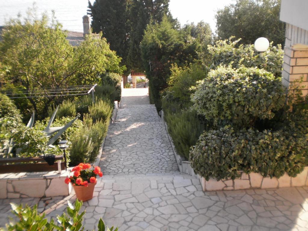 Apartments Pinezic Martinscica  Bilik gambar