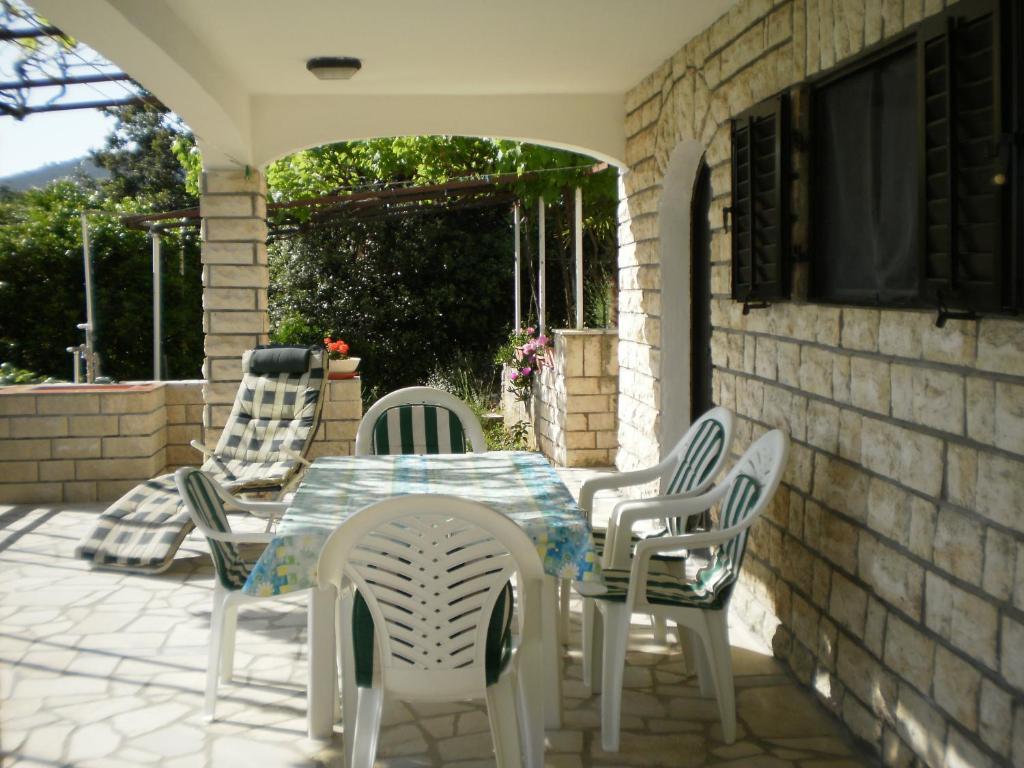 Apartments Pinezic Martinscica  Bilik gambar